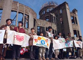 (3)Antiwar demonstration in Japan